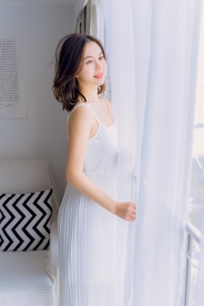 《年轻女教师》在线观看